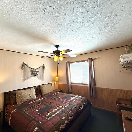 Hunter'S Friend Resort On Indian Point Exterior photo
