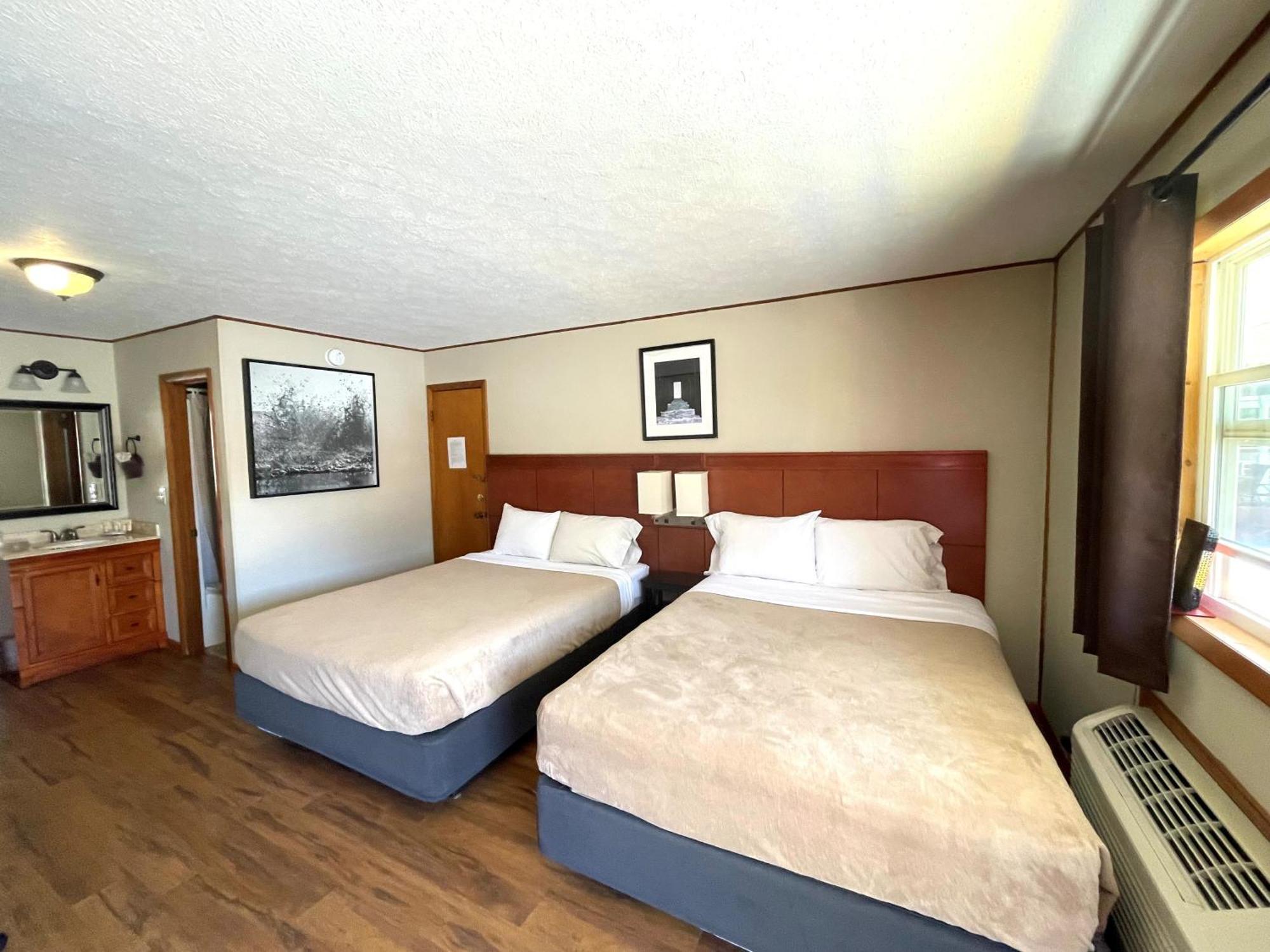 Hunter'S Friend Resort On Indian Point Exterior photo