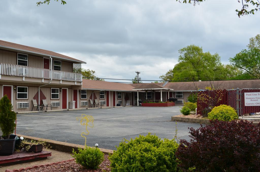 Hunter'S Friend Resort On Indian Point Exterior photo
